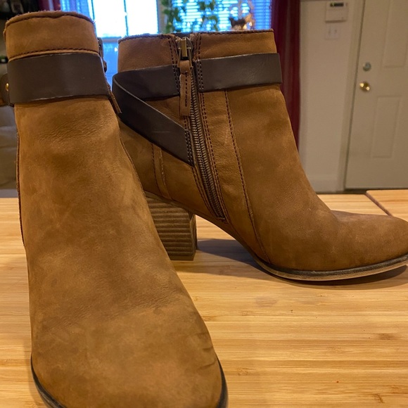 Brown booties!  Size 7.5. - Picture 4 of 6